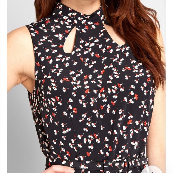 **SOLD** Enjoy every moment ModCloth cutout dress - Picture 2 of 7
